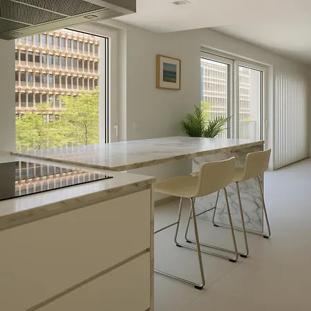 Beautiful 1 Bedroom In Heart Of Apartment