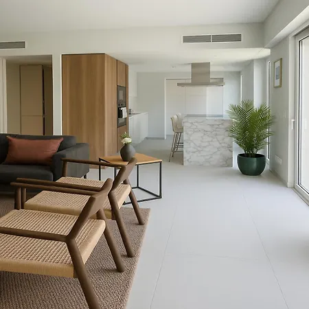 Modern 1 Bedroom Flat In *