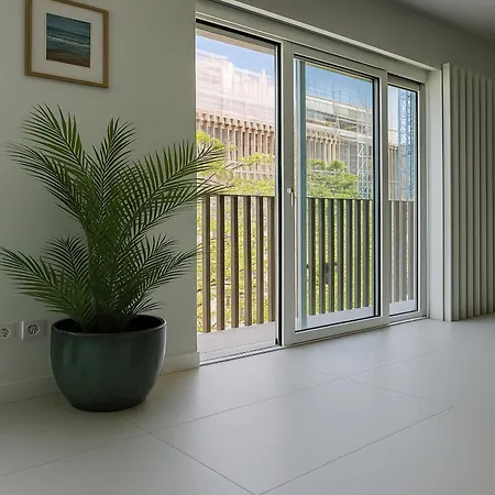 Modern 1 Bedroom Flat In *