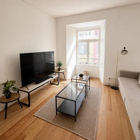 Modern 1 Bedroom Flat In *