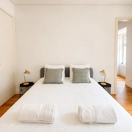 Modern 1 Bedroom Flat In