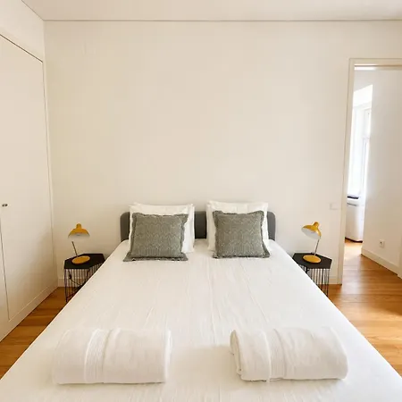 Modern 1 Bedroom Flat In *