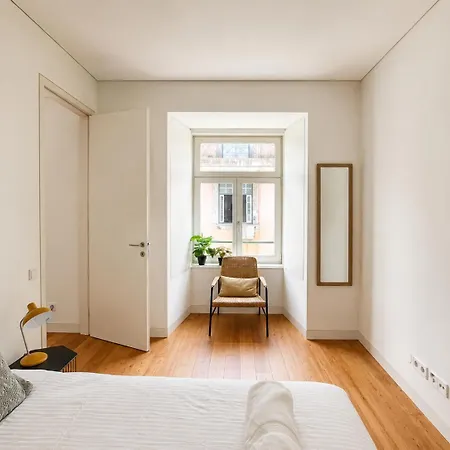 Modern 1 Bedroom Flat In *